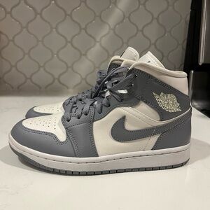 Women’s Air Jordan 1 Mid ‘Stealth’
